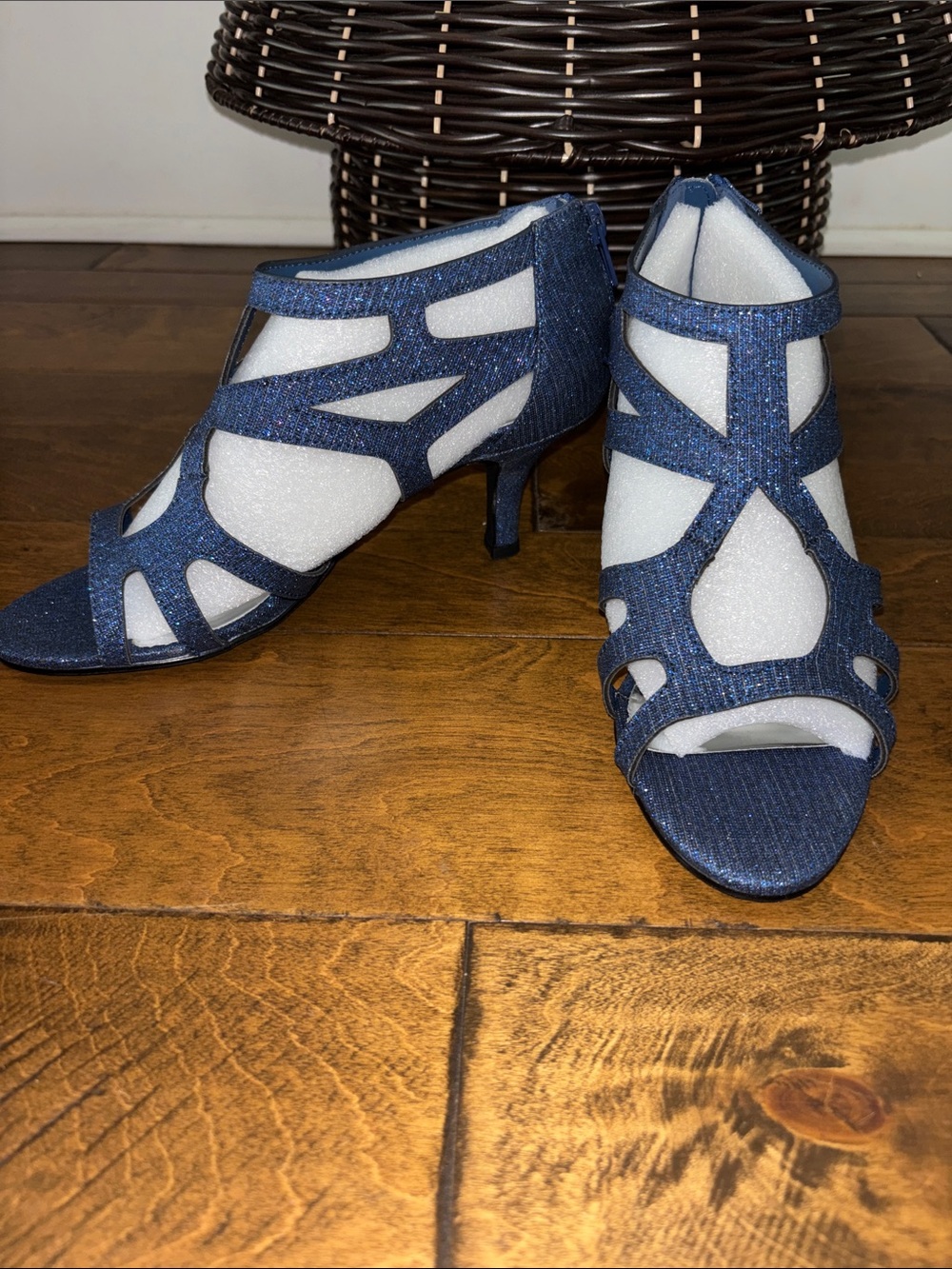 Navy Blue Glitter Flattery Cutout Evening Heels Dance shoes Sz 7